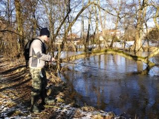 Winter-River-Fishing